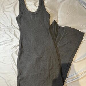 Grey maxi dress with a stretchy fit and slit in the back